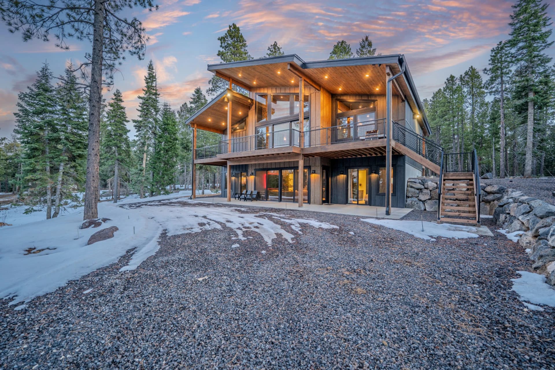 Onyx Pines Retreat exterior — Duck Creek Village