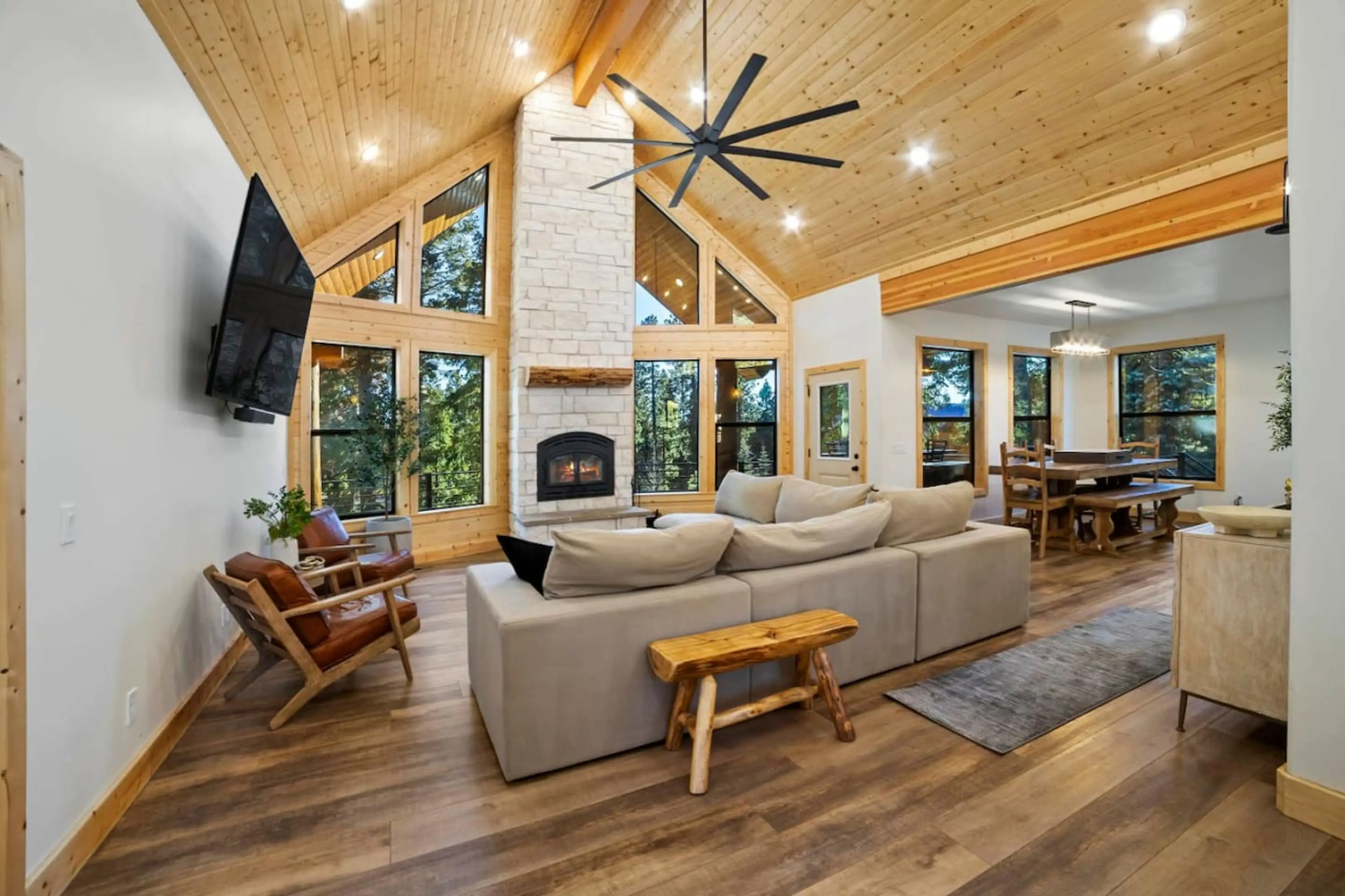 Onyx Pines Retreat interior — Duck Creek Retreats